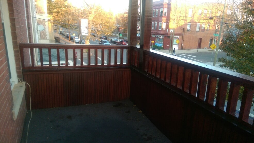 PORCH - 177 Davenport Ave