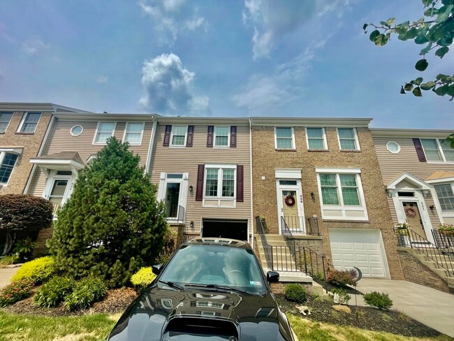 Primary Photo - Charming and Spacious 3-Bedroom Home for R...