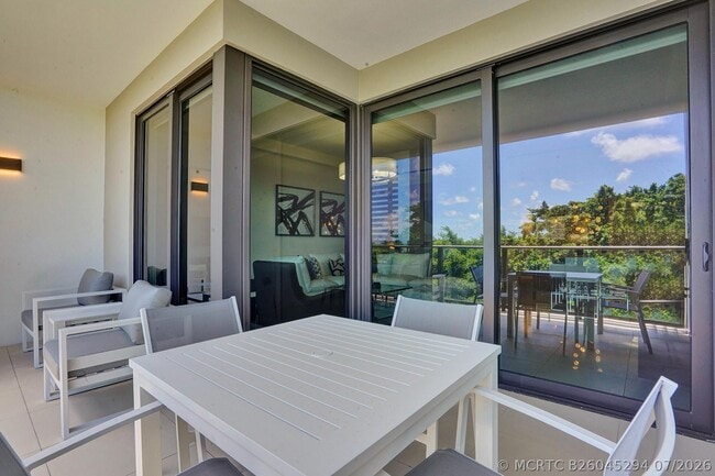 Building Photo - 3040 N Ocean Blvd