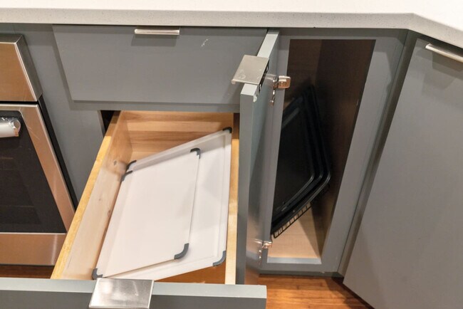 Building Photo - 221 Vine St