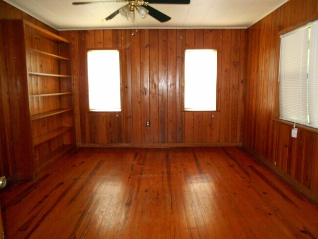 Building Photo - Central Lakeland - Three Bedroom One Bath