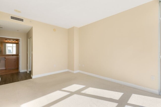 Building Photo - 850 Beech St