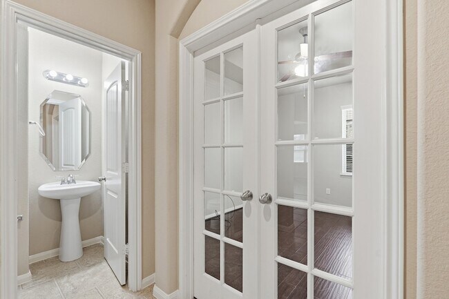 Building Photo - 5815 Creek Crossing Ct