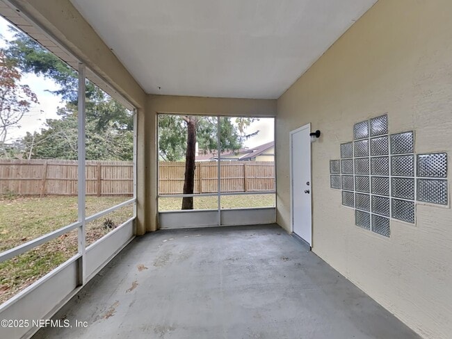 Building Photo - 250 Parkview Dr