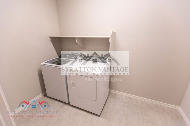 Building Photo - 17625 W Pasadena Ave