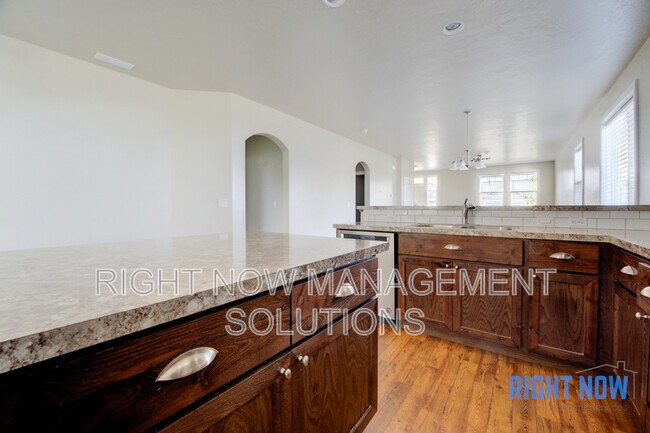 Building Photo - 4648 N Elisha Ave