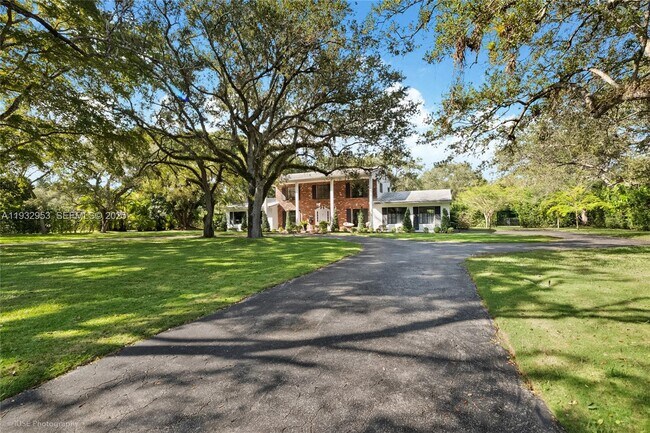 Building Photo - 10700 Old Cutler Rd