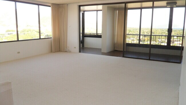 Building Photo - **REGENCY AT KAHALA 3BD/2BA/1PK CONDO FOR RENT**