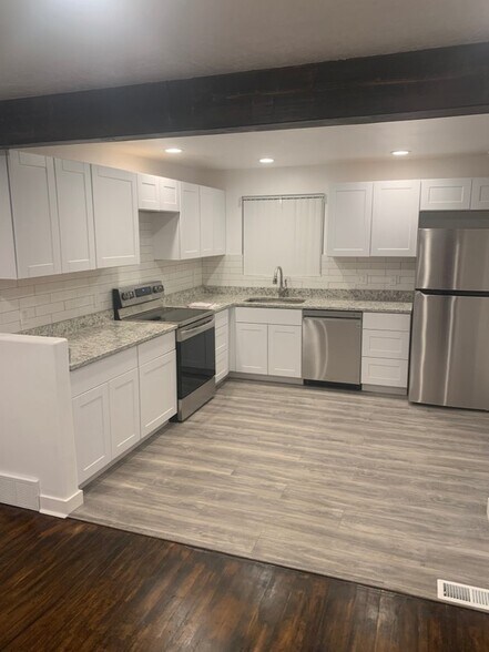 Building Photo - 210 S 400 E