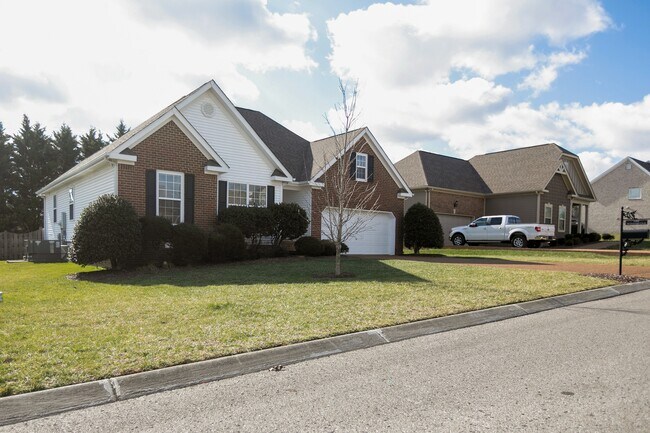 Building Photo - 1105 McDonough Cir