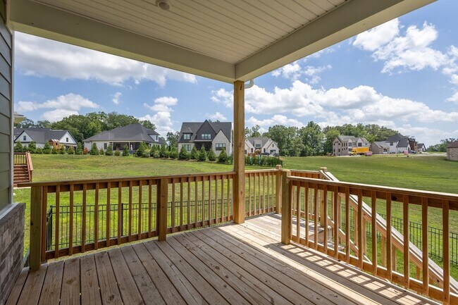 Building Photo - 1442 English Oak Dr