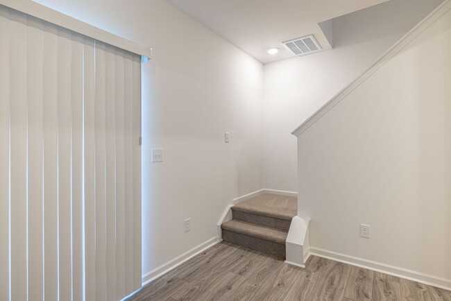 Building Photo - 1 Year Old 2-Bedroom Townhome in Lowell (M...