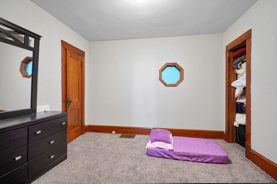 Building Photo - 800 37th Ave NE