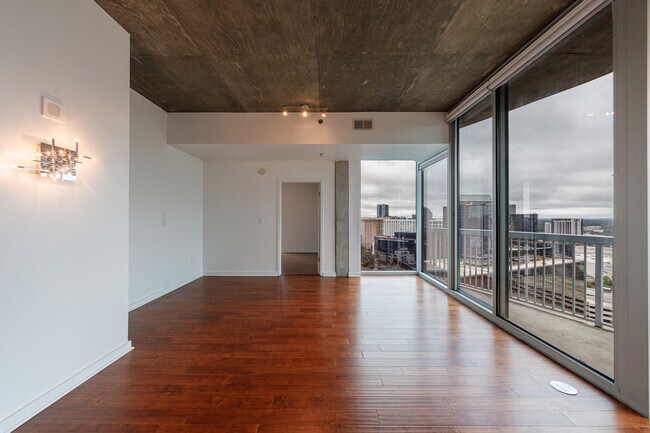 Building Photo - 3324 Peachtree Rd NE