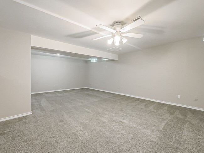 Building Photo - Fully Upgraded 3-Bed Farmington Hills Home!