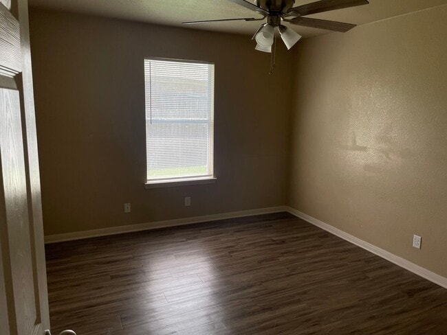 Building Photo - 202 Coby Dr