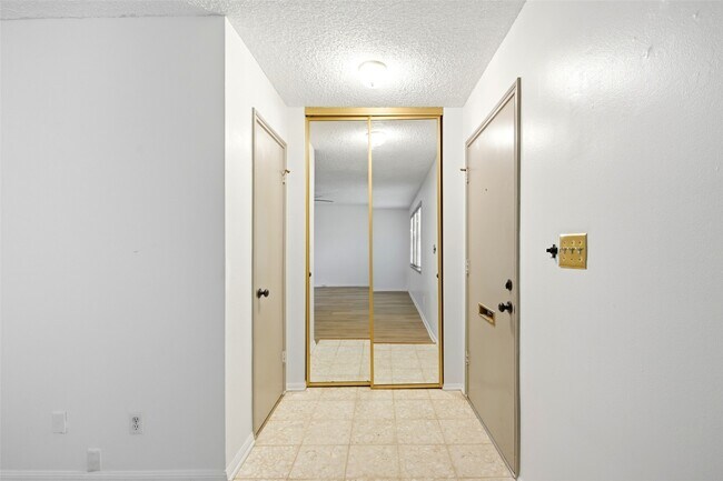 Building Photo - 2275 Triway Ln