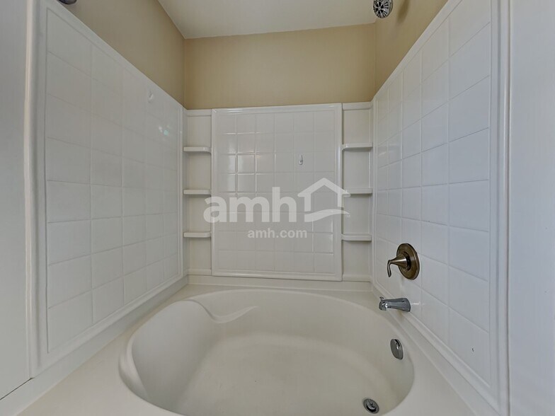 Building Photo - 5432 Wyalong Dr