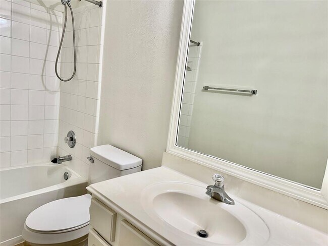 Building Photo - 30415 Deleon Fields Dr