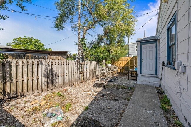 Building Photo - 2867 12th Ave N