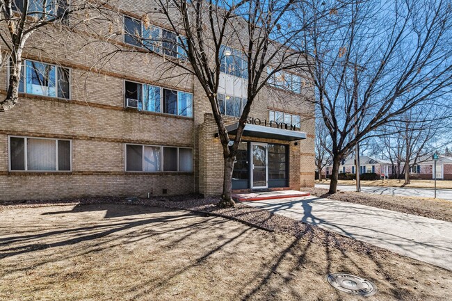 Primary Photo - Top Floor One Bedroom Across From Safeway!