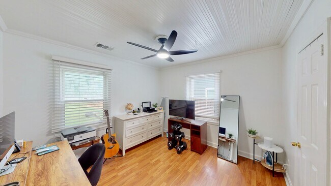 Building Photo - 1008 Leigh Ave