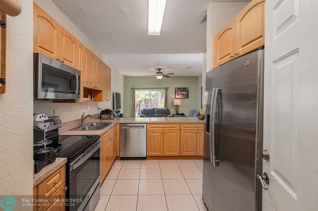 Building Photo - 5048 SW 136th Ave