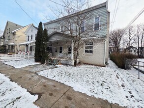 Building Photo - 168 W River St