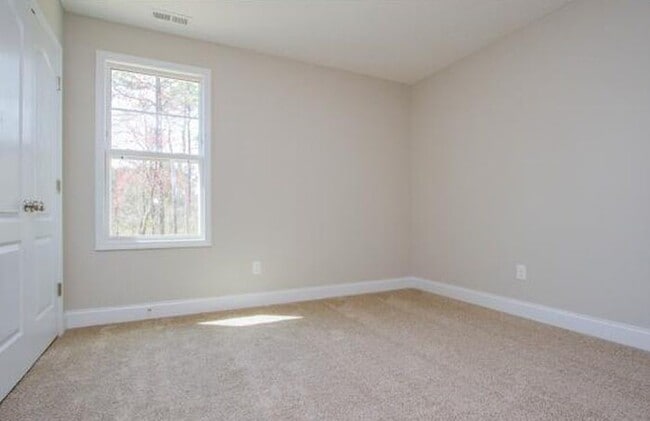 Building Photo - 425 Sedgemoor Rd