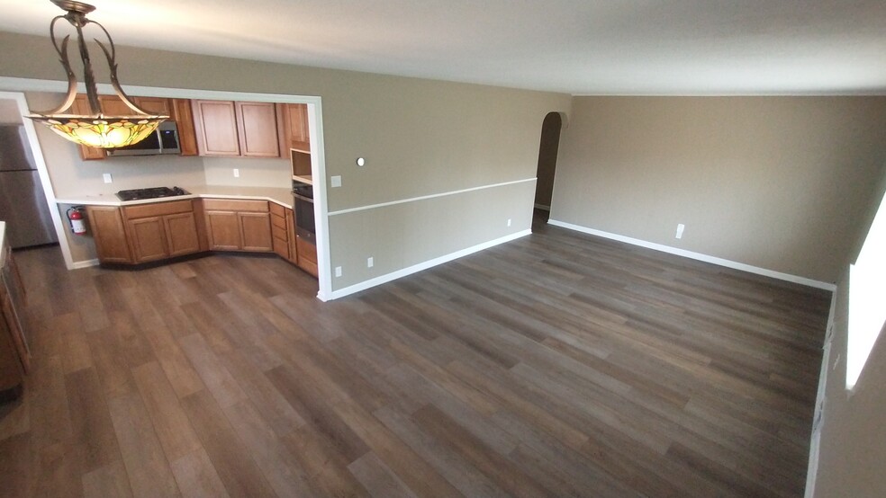 Building Photo - 1025 Oakwood Rd