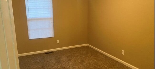 Building Photo - 3218 Putnam St