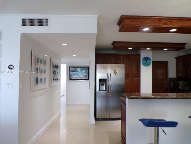 Building Photo - 6450 Collins Ave