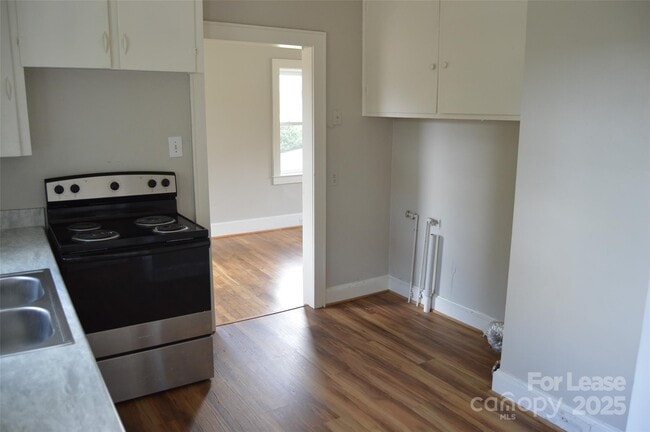 Building Photo - 102 Feimster St