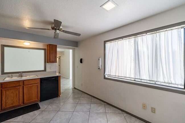 Building Photo - 2434 N Palo Hacha Dr