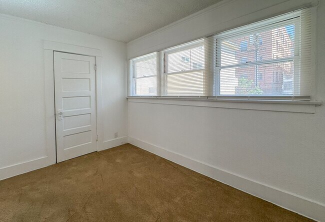 Building Photo - 338-340 1/2 S. Catalina St.-338 1/2