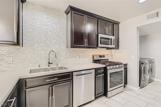 Building Photo - 7609 Almeria St