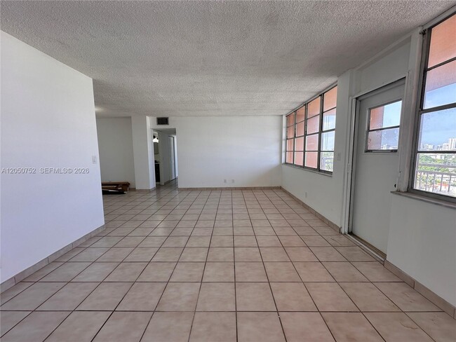 Building Photo - 2025 NE 164th St