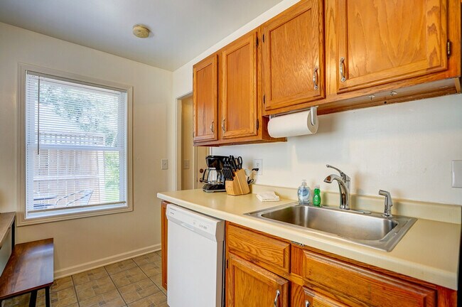 Building Photo - 88 Craig Ave