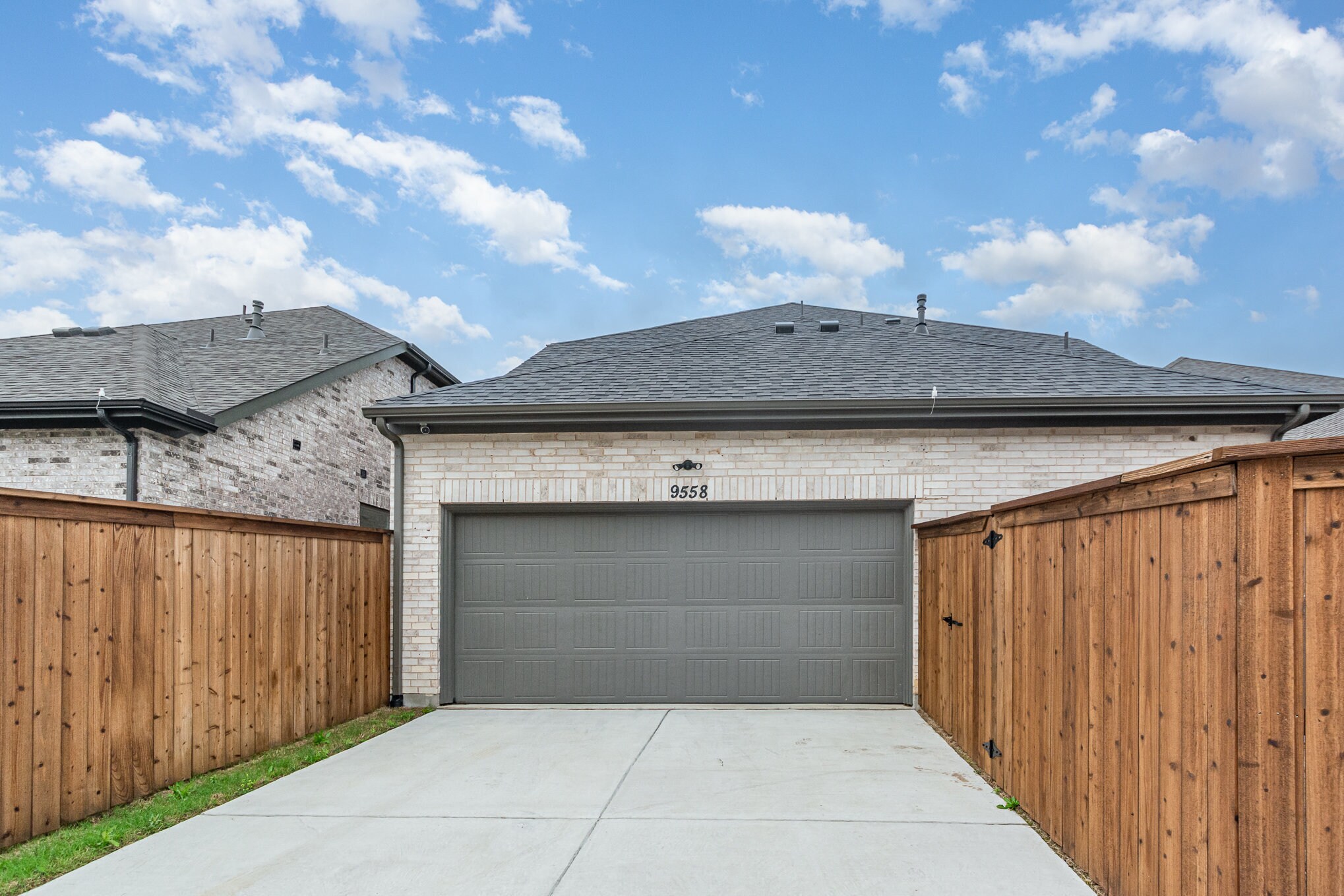 Building Photo - 9558 Hedge St