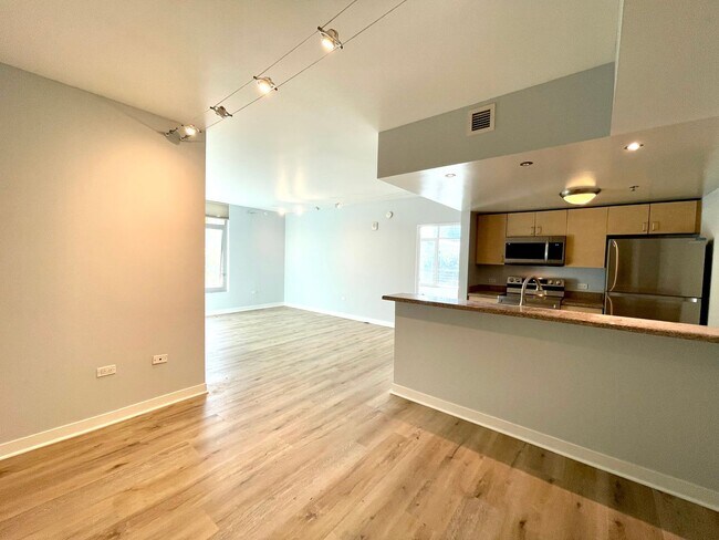 Building Photo - Renovated 2 Bedroom 2 Bathroom Condo in Li...