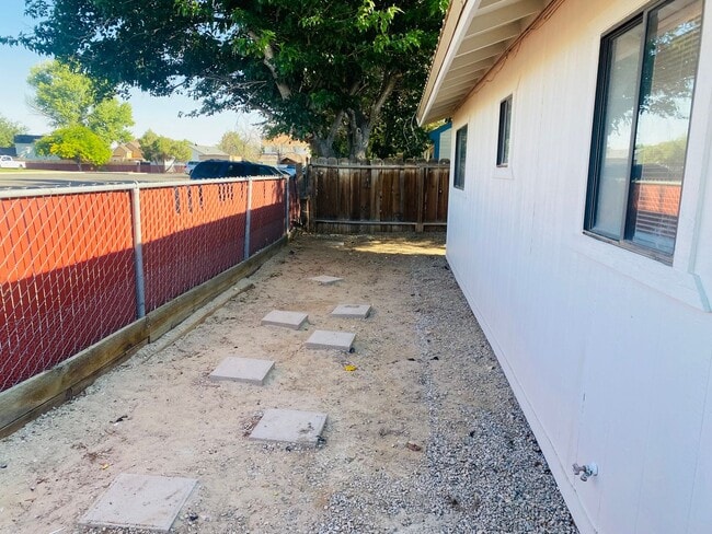 Building Photo - 433 Timothy Way