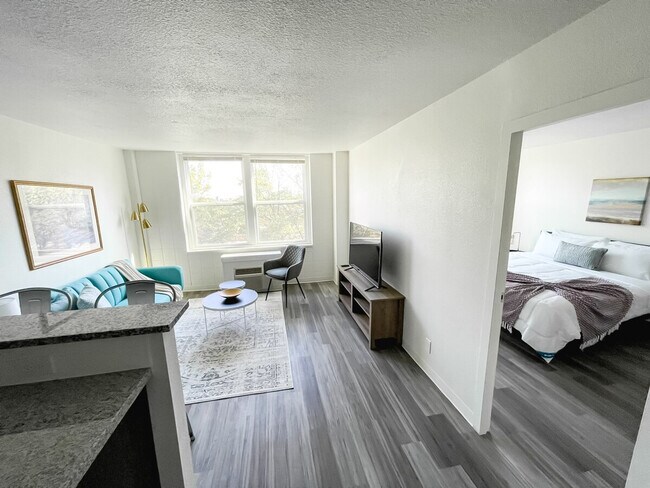 Building Photo - 2500 Highland Ave