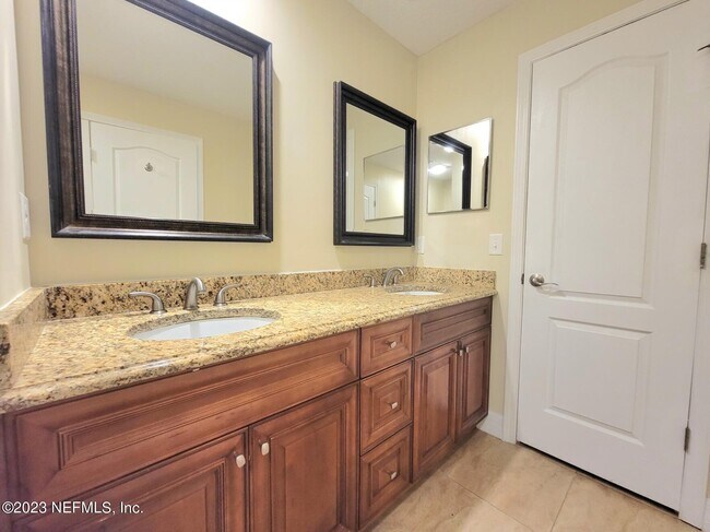 Building Photo - 11640 Wellington Way