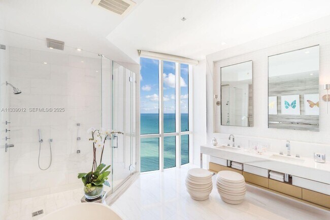 Building Photo - 16001 Collins Ave