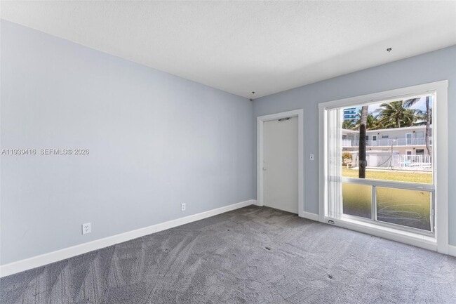 Building Photo - 2508 Bay Dr