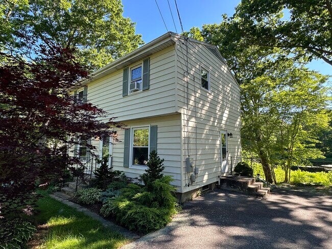 Building Photo - 148 Flanders Rd