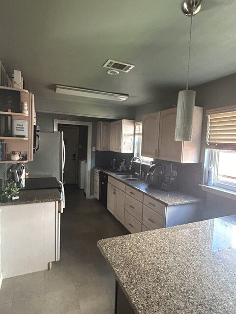 Building Photo - Walk to Campus from This Spacious 3BR/2BA Home (Shared Housing)