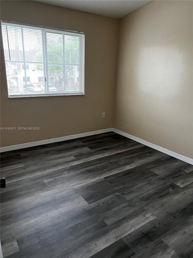 Building Photo - 2911 SE 13th Ave