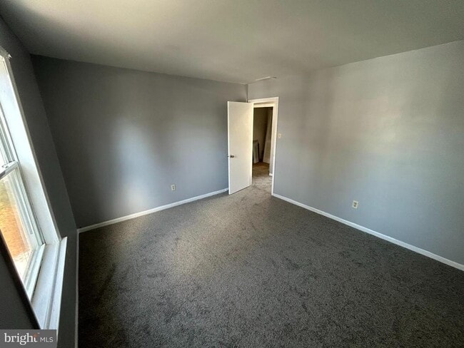 Building Photo - 28 Deedre Ln