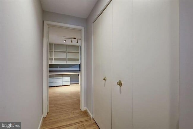 Building Photo - Two Primary Suite Townhouse